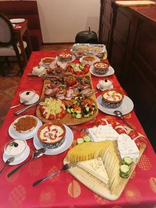 Гостевой дом Pensiunea Memy Буштени Трехместный номер-4