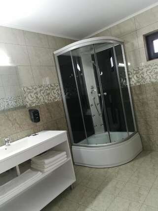 Гостевой дом Pensiunea Memy Буштени Семейный номер-2