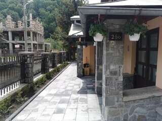 Гостевой дом Pensiunea Memy Буштени-7